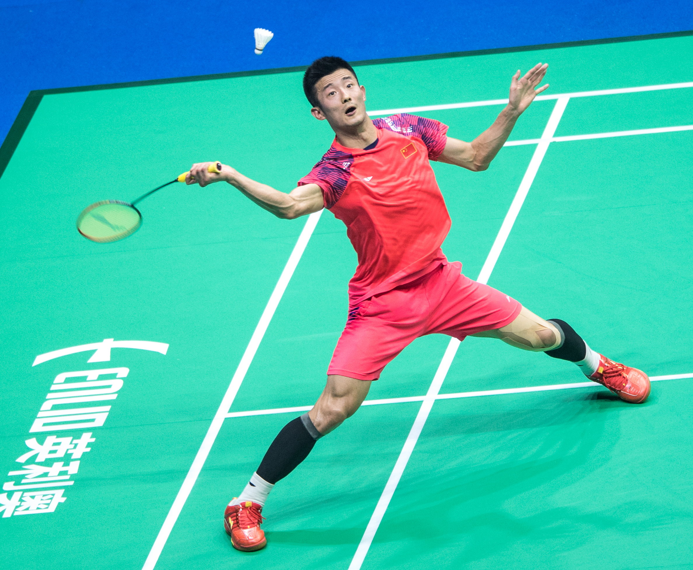 中国羽毛球队轻取丹麦羽毛球队，谌龙惊艳世界