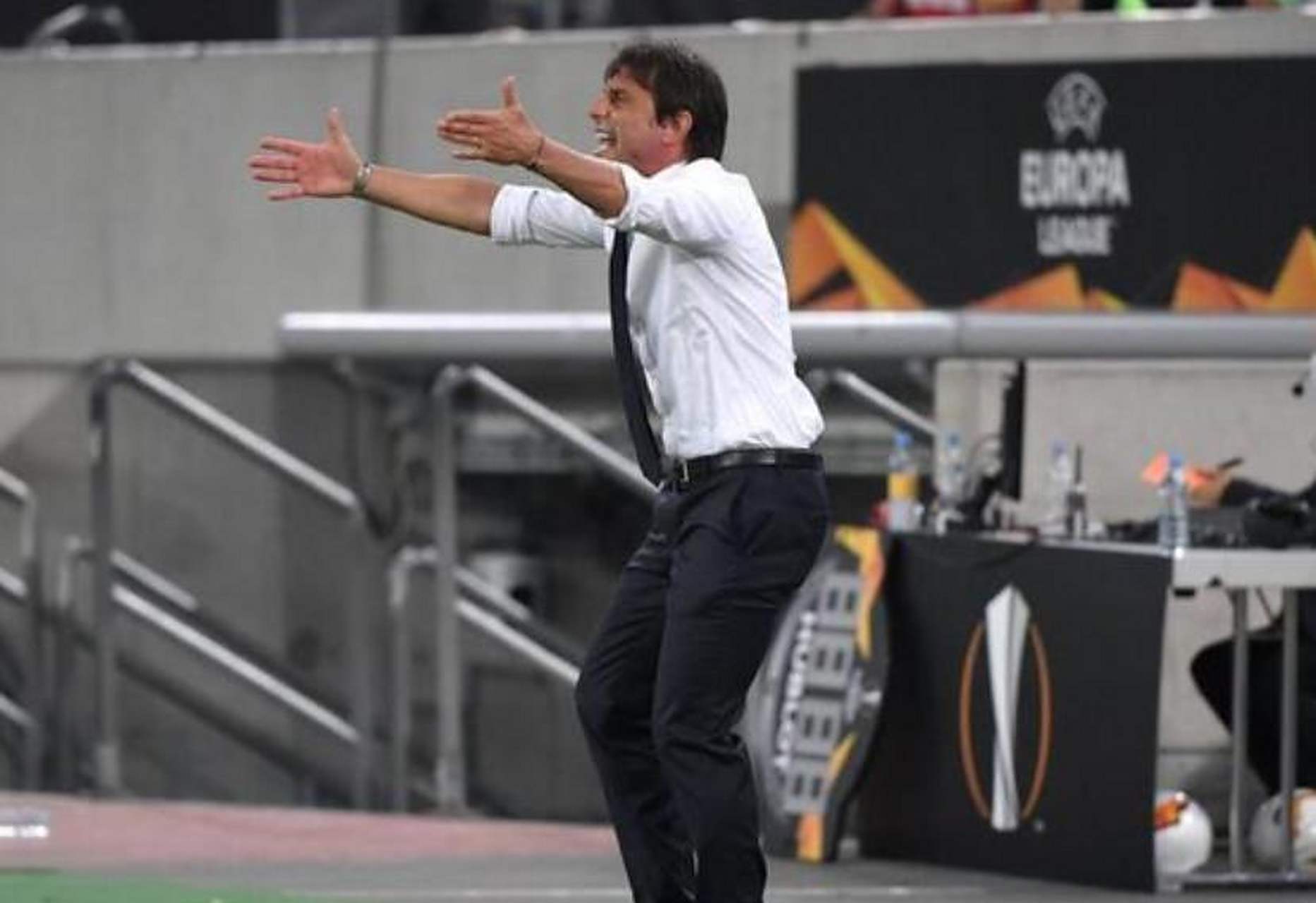 巴萨横扫塞维利亚,孔蒂惊艳世界 巴萨横扫塞维利亚,孔蒂惊艳世界