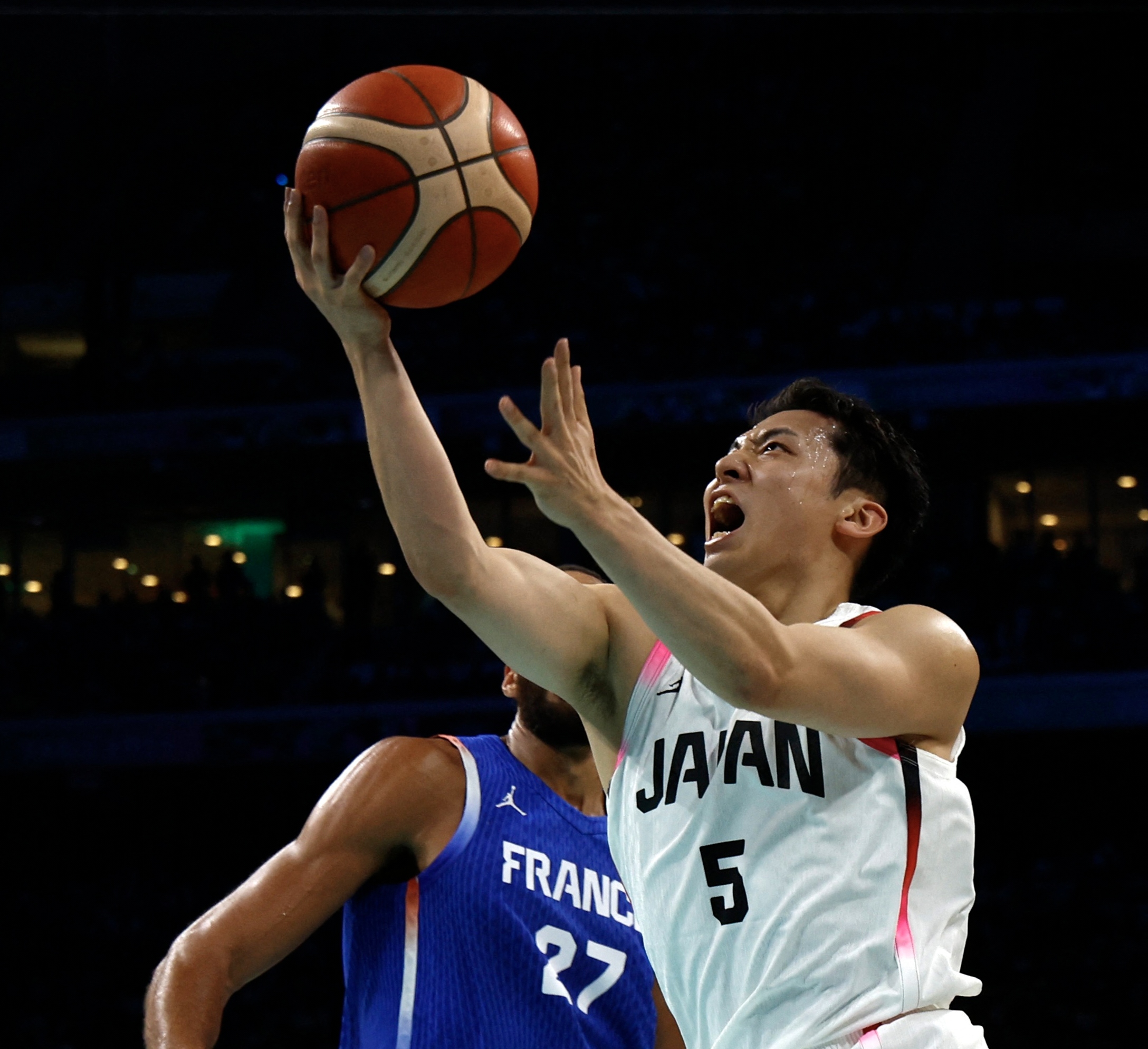 包含日本男篮翻盘雄鹿B队，东契奇关键制胜的词条