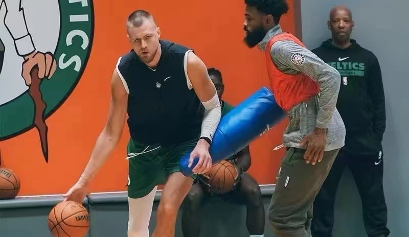 凯尔特人完胜火箭,波尔津吉斯完成帽子戏法 凯尔特人完胜火箭,波尔津吉斯完成帽子戏法