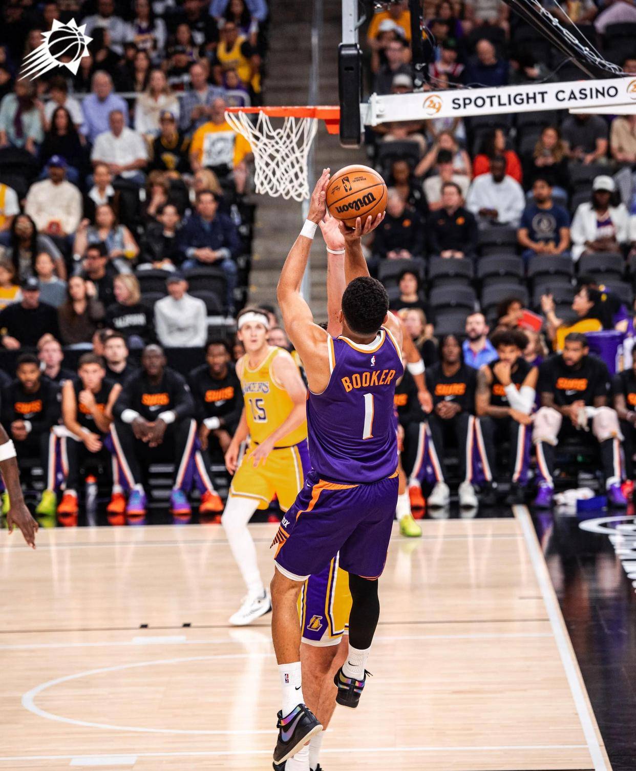 湖人B队险胜意大利男篮，布克一己之力扛起全队