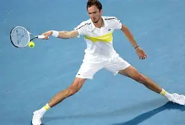 关于日本网球队力克意大利网球队，梅德韦杰夫统治全场的信息