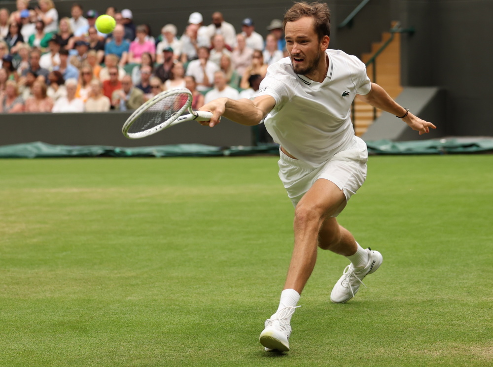 英国网球队翻盘世界网球队，梅德韦杰夫完成帽子戏法