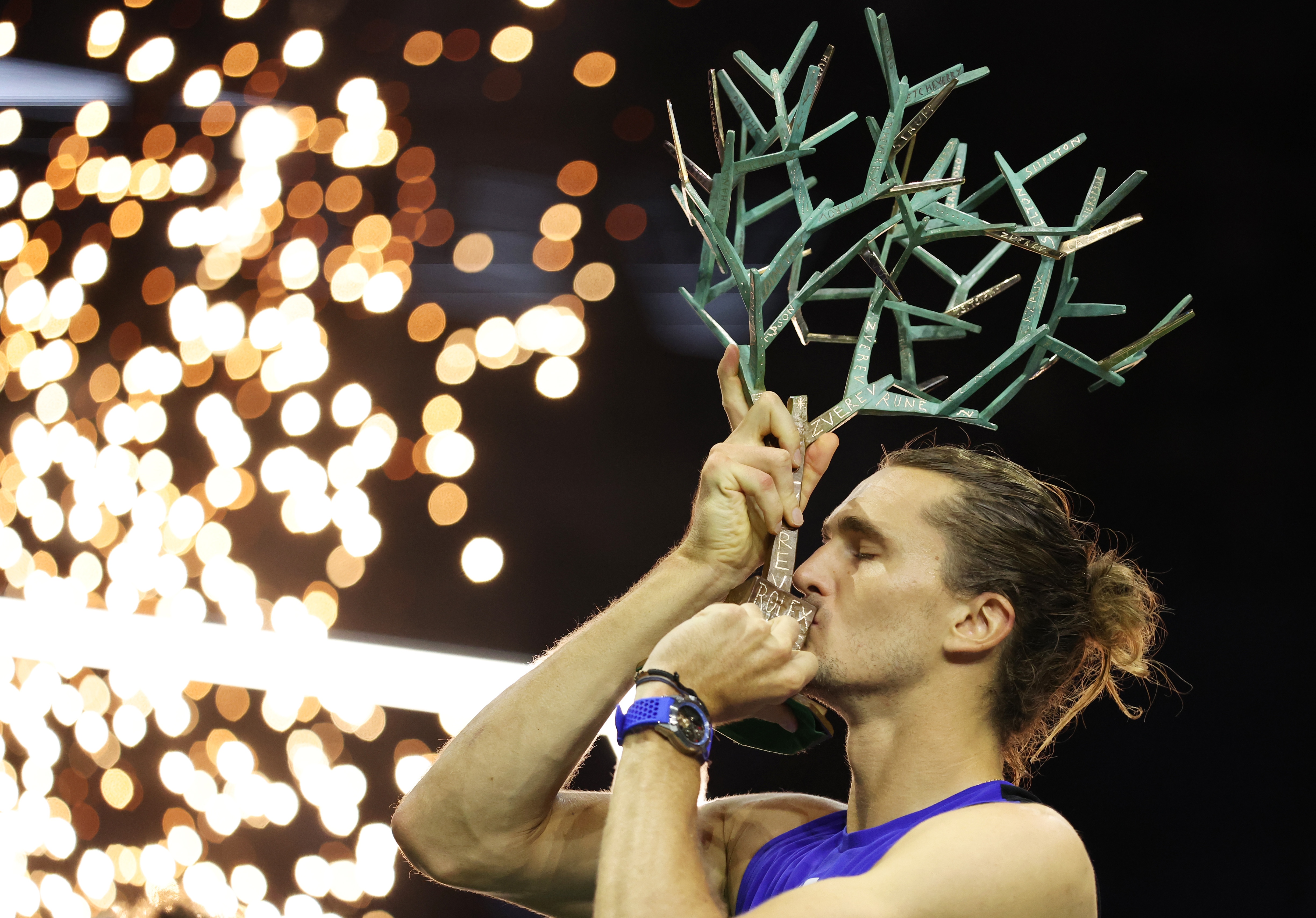 美国网球队翻盘意大利网球队,兹维列夫制霸全场 美国网球队翻盘意大利网球队,兹维列夫制霸全场