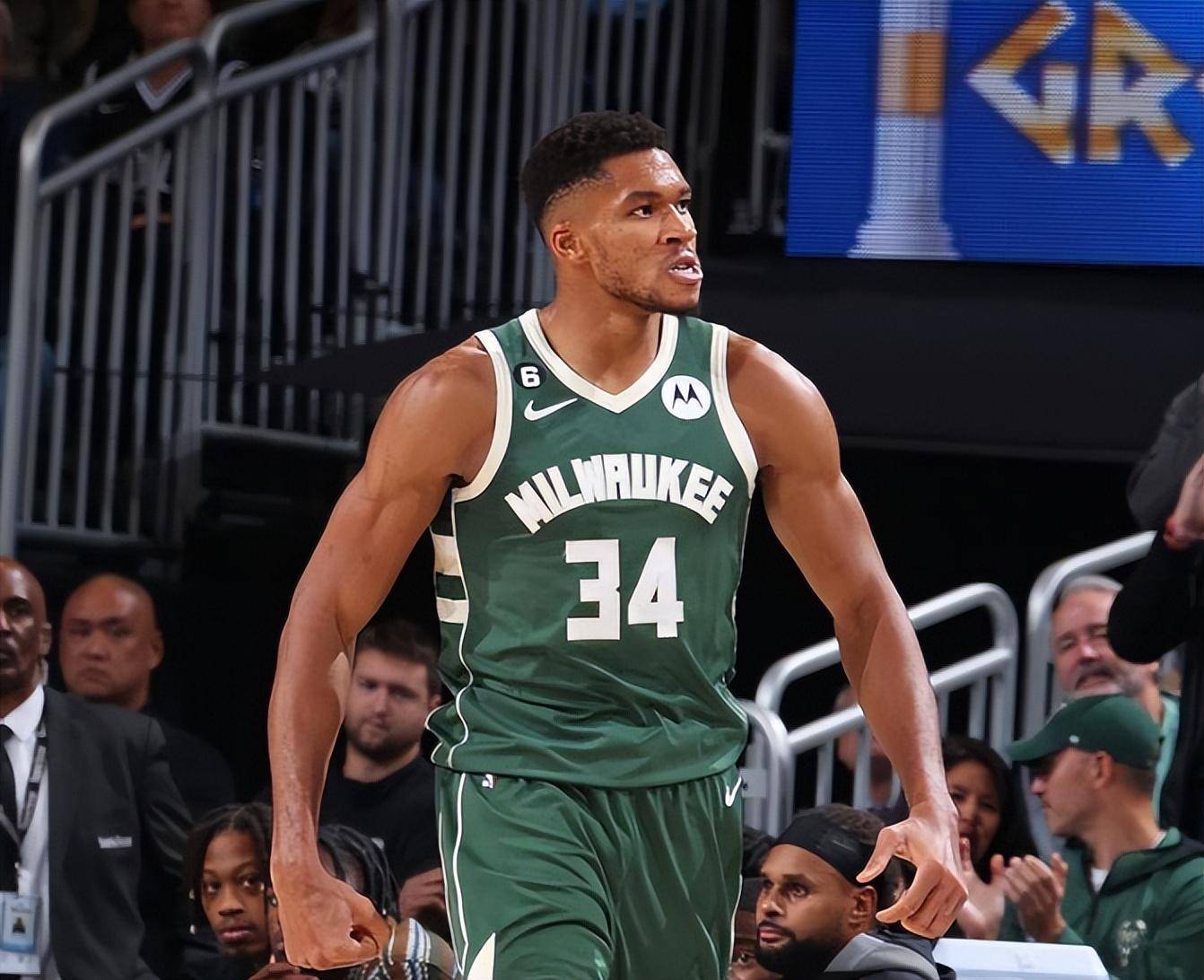 开云下载-连胜势头难挡！橄榄球豪取十连胜的简单介绍