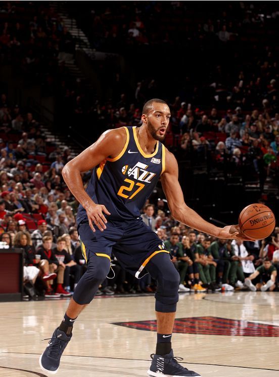 四川队逆转浙江队，米切尔惊艳四座