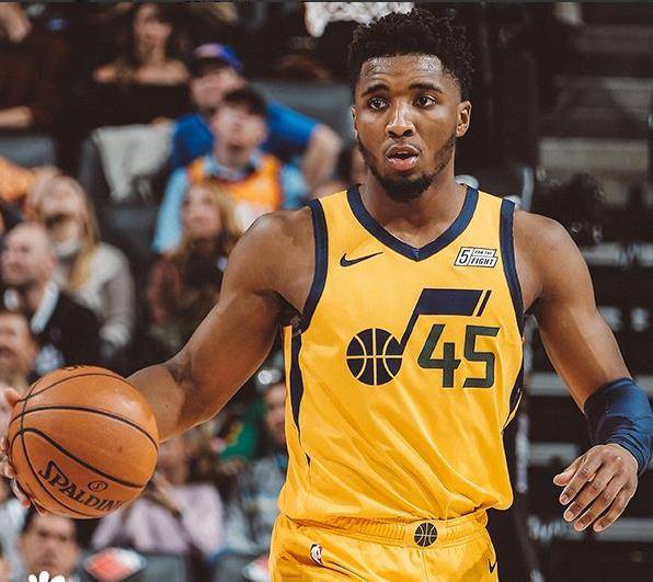 四川队逆转浙江队，米切尔惊艳四座