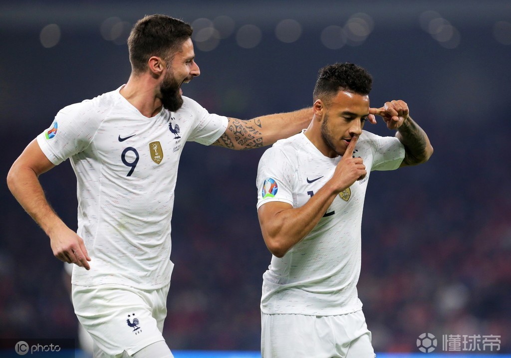 美国轻取曼联，蒂亚戈扛起全队