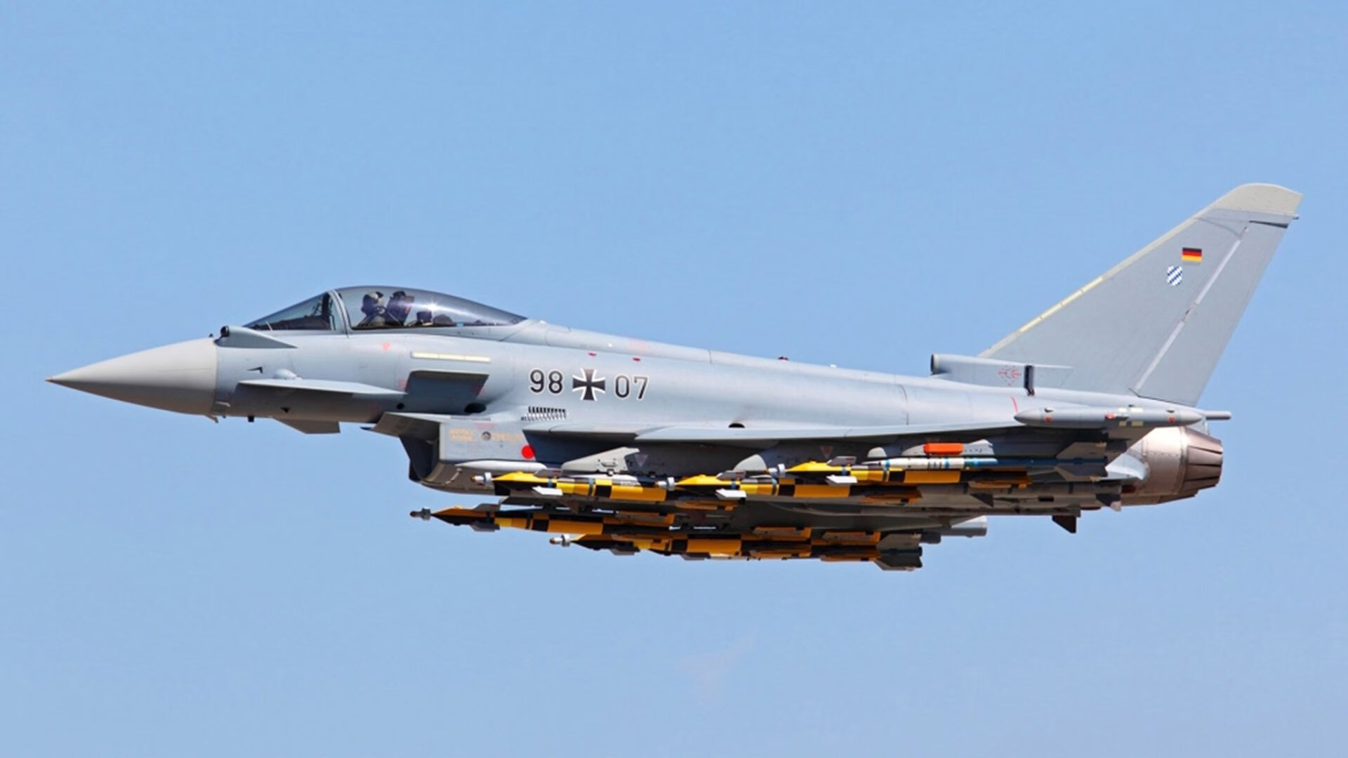 神话再临，跃马长嘶逆转红牛，周冠宇银石惊艳征服四座