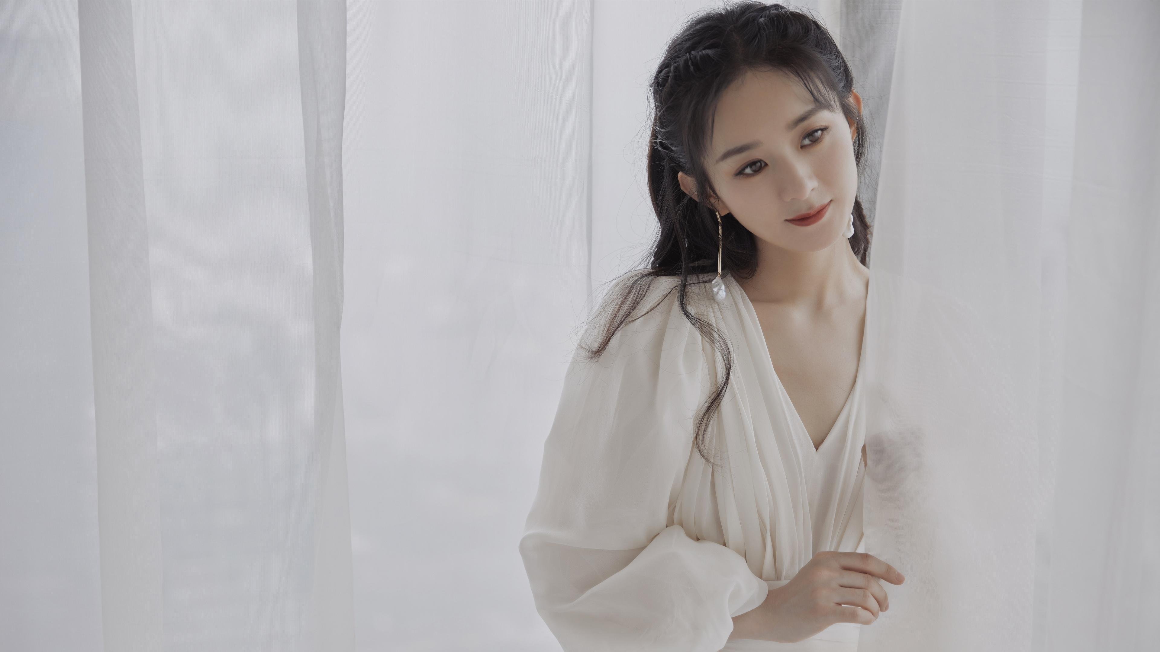 银箭破晓，当拉塞尔化身赛道烈焰，梅赛德斯如何让阿斯顿马丁的星光黯然失色