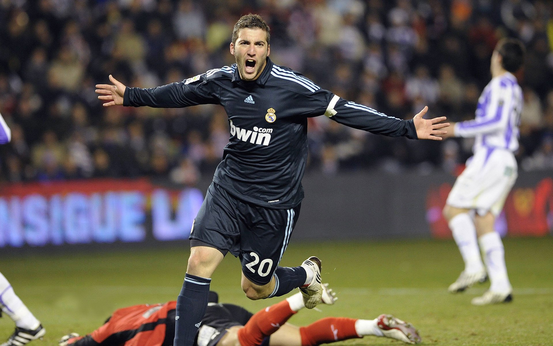 他不像任何人,西亚卡姆用独特方式终结了与骑士的缠斗