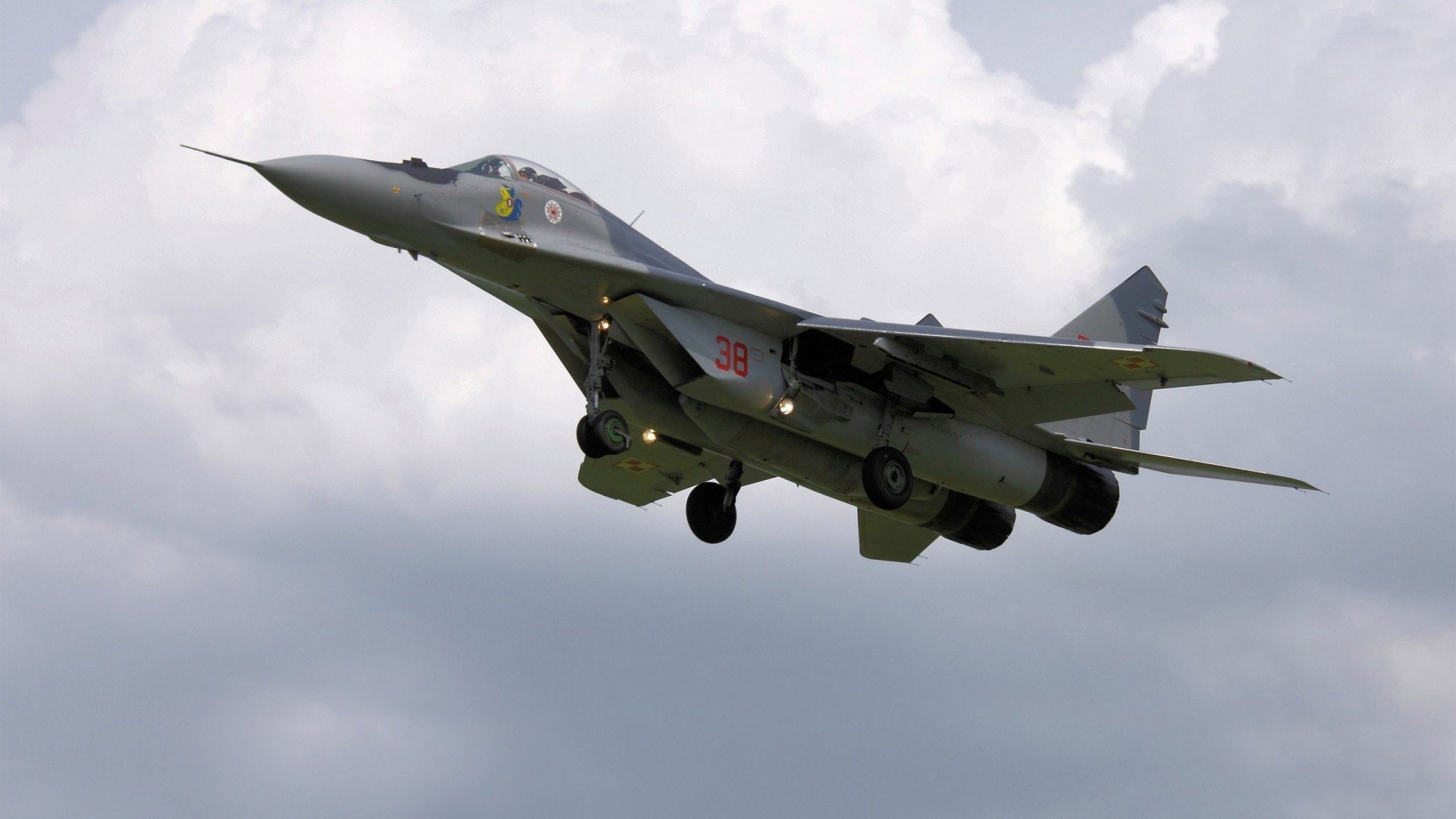 不眠梅阿查，绝境蓝鹰与王朝烙印