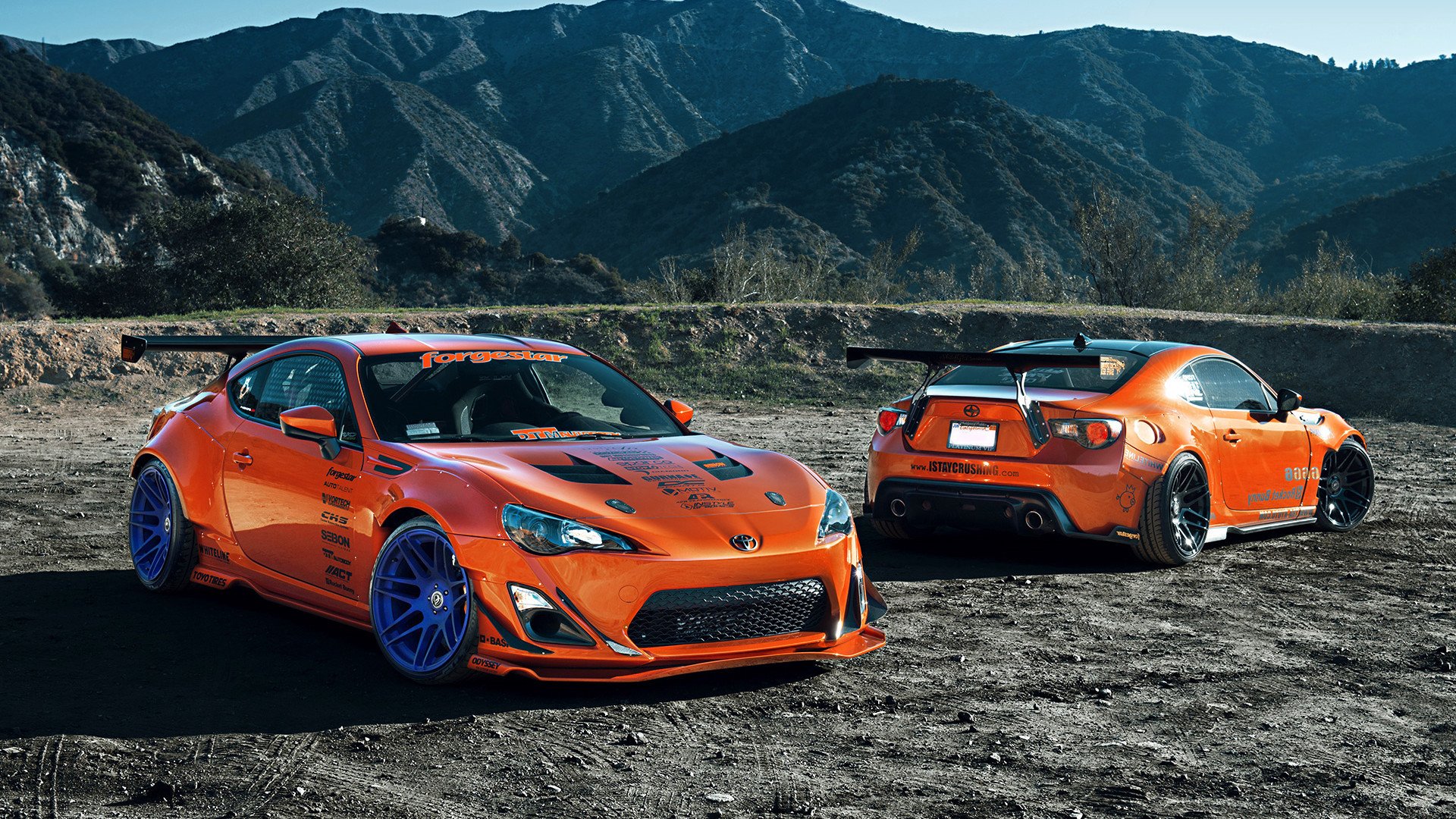 赛道与球场，极速变奏与冰封哨声